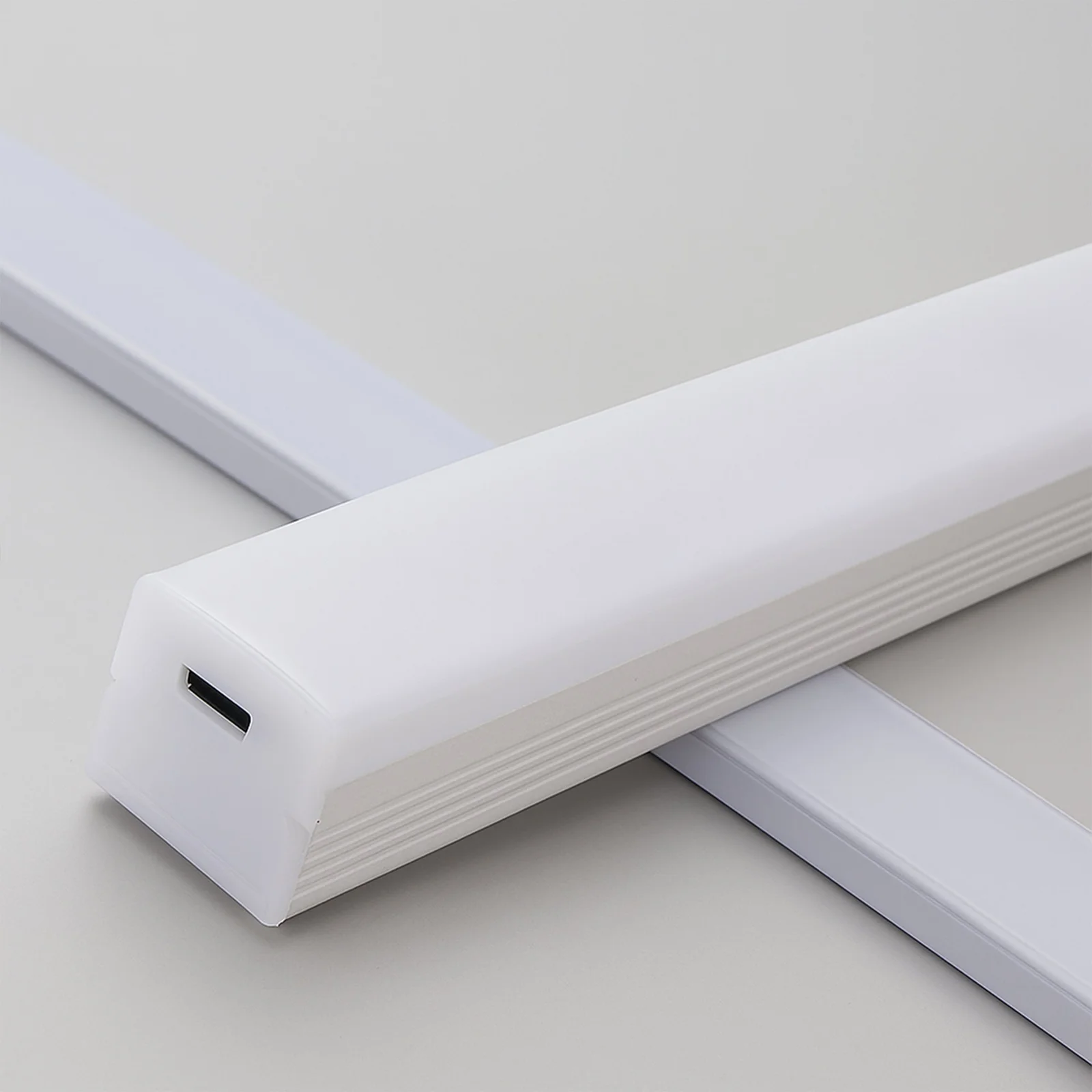 LAMPKA LISTWA LED PODSZAFKOWA DO SZAFY SZUFLADY CZUJNIK RUCHU MAGNES 50CM