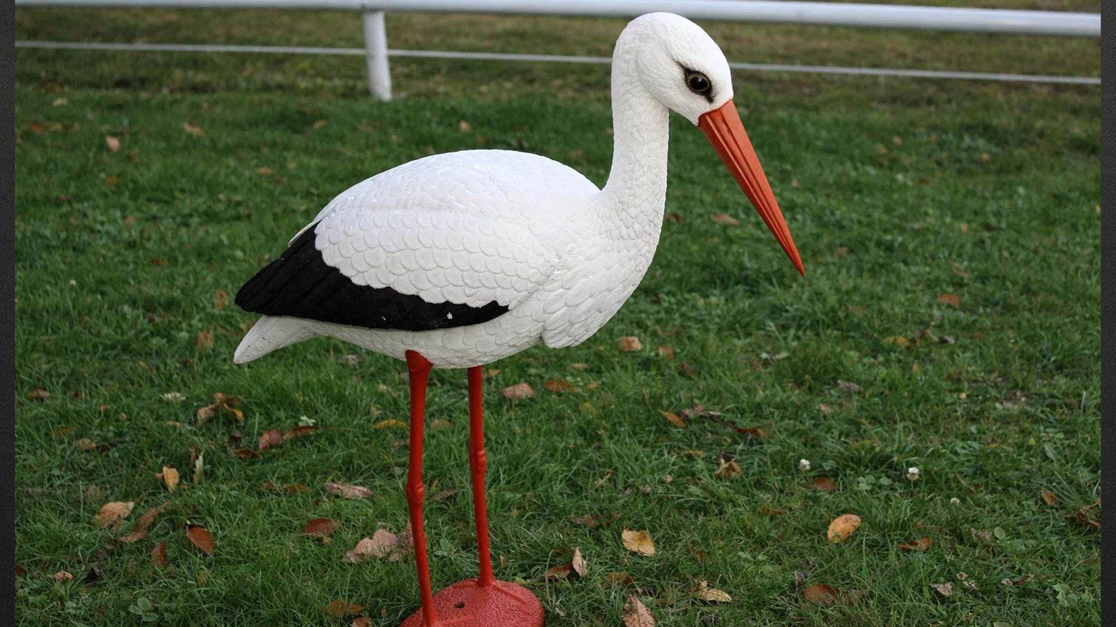 BOCIAN STOJĄCY DUŻY JAK ŻYWY FIGURKA OGRODOWA DEKORACJA DO OGRODU 82CM