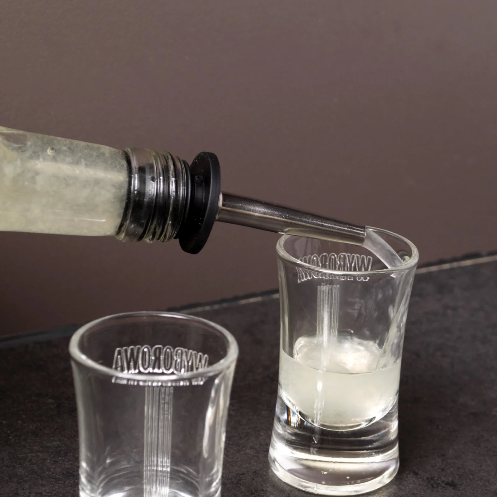 DOZOWNIK NALEWAK DO ALKOHOLU + ZATYCZKA KOREK DO BUTELKI 1SZT