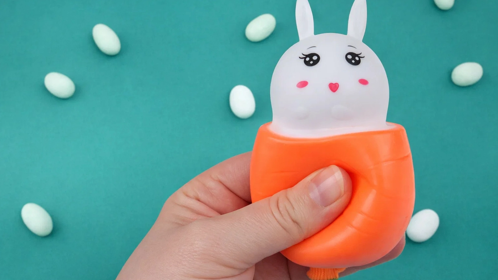GNIOTEK ANTYSTRESOWY SQUISHY KRÓLIK ZAJĄC W MARCHEWCE ŚMIESZNY WIELKANOC
