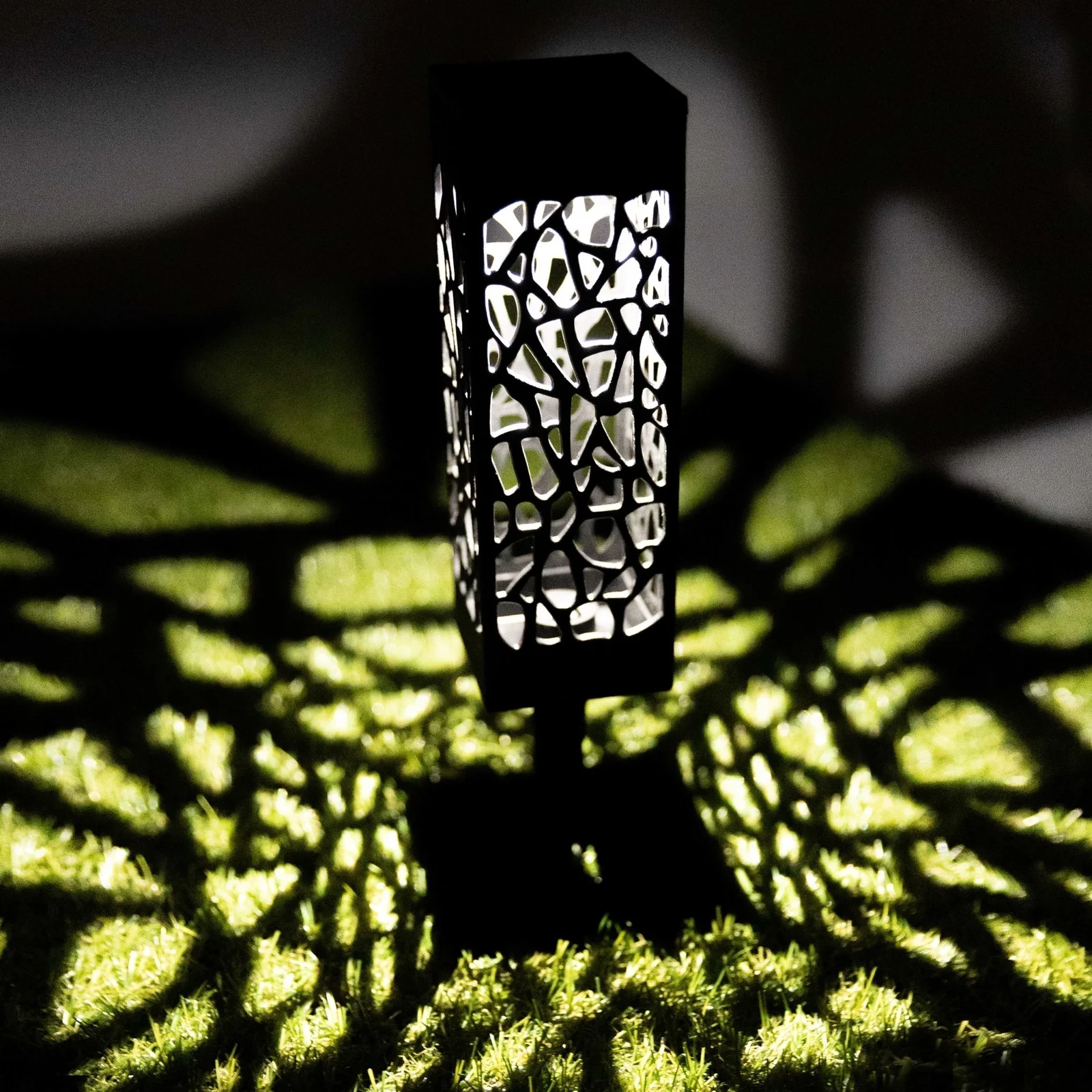 LAMPA LAMPKA SOLARNA OGRODOWA AŻUROWA LED LAMPION OZDOBNA WBIJANA SŁUPEK
