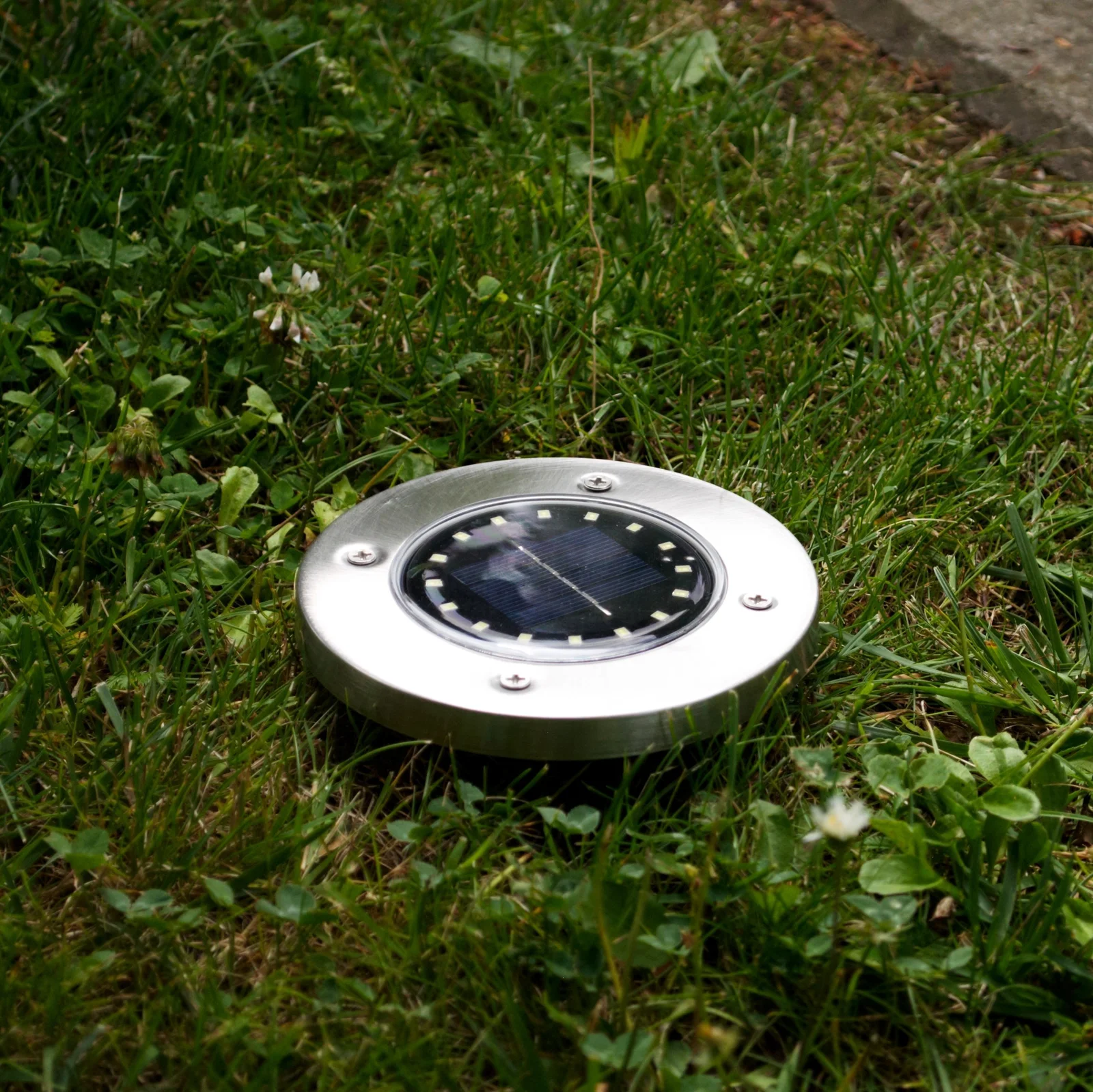 LAMPA LAMPKA OGRODOWA SOLARNA NAJAZDOWA CZUJNIK ZMIERZCHU MOCNA 16 LED